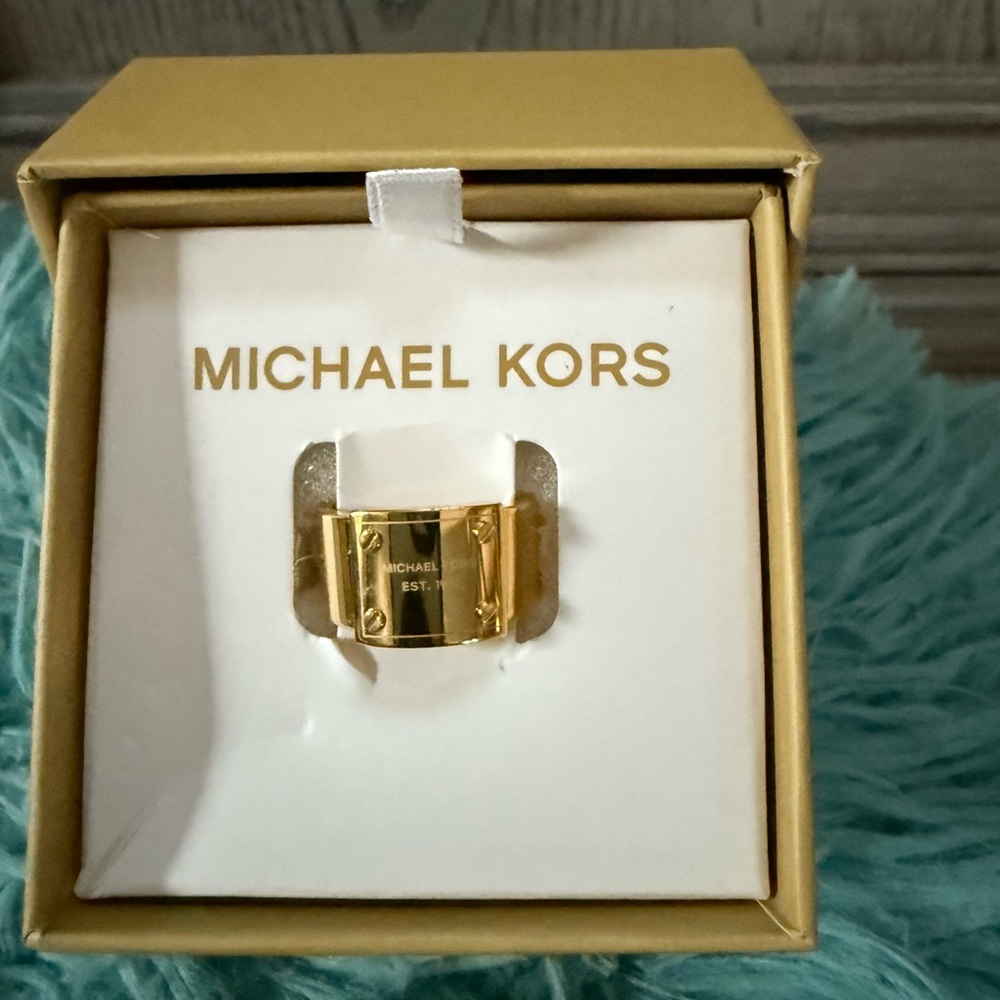 Michael Kors Gold Ring - Picture 4 of 4